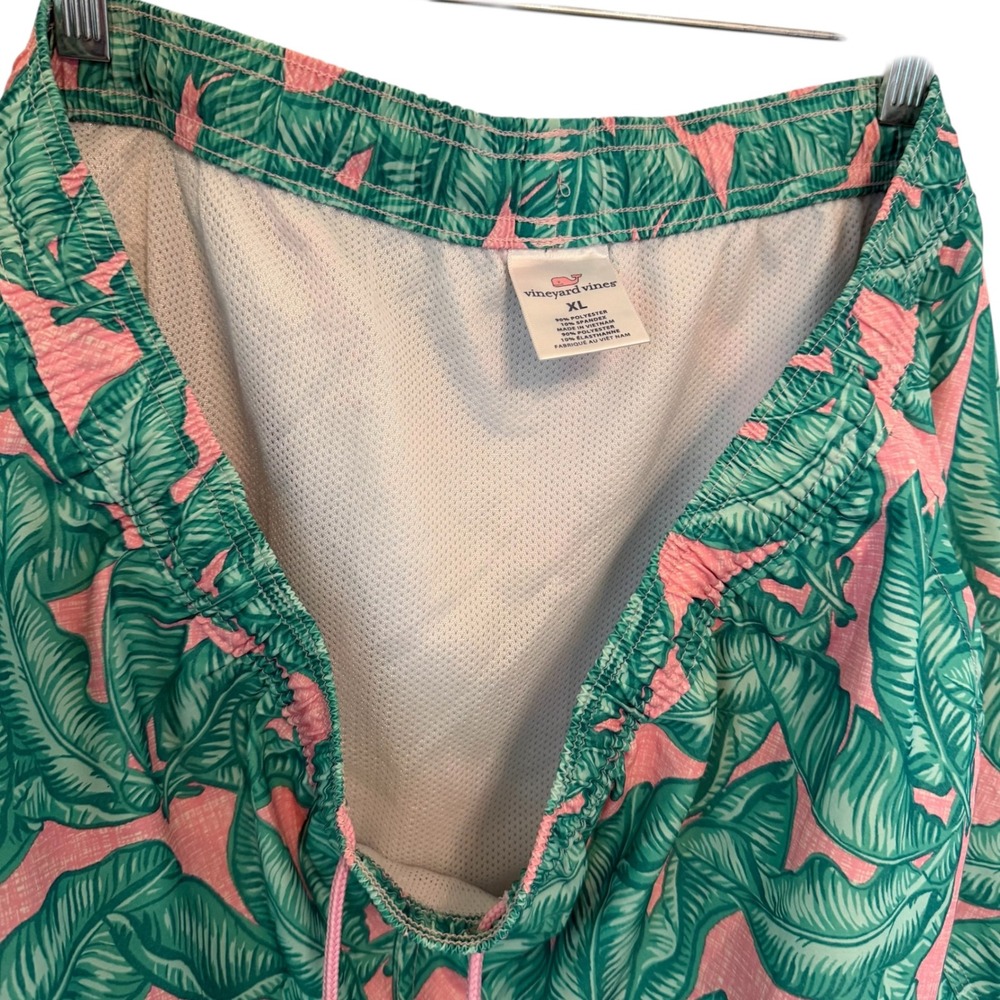 Vineyard Vines Chappy Swim Suit Trunks Mens XL Pink Green Banana Leaf Tropical - Picture 7 of 12